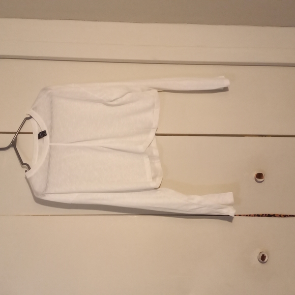 White top - Picture 1 of 1